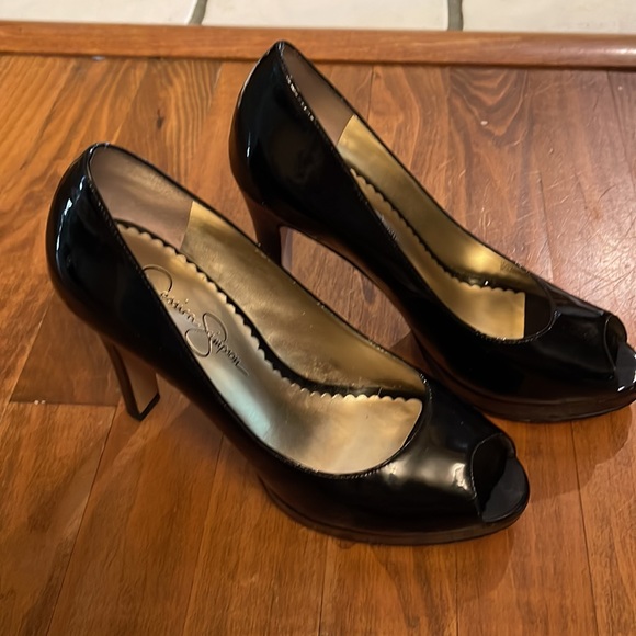 Black heels, Size 7B - Picture 3 of 7